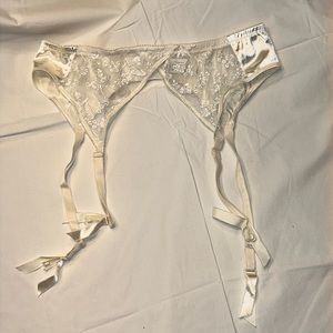 Christian Dior Cream Lace Garter Belt Size LG EUC